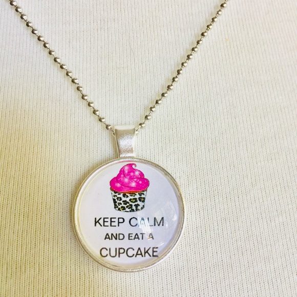 Cupcake Pendant Necklace.. - Picture 1 of 4